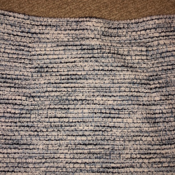 Blue and White tweed skirt - Picture 5 of 6